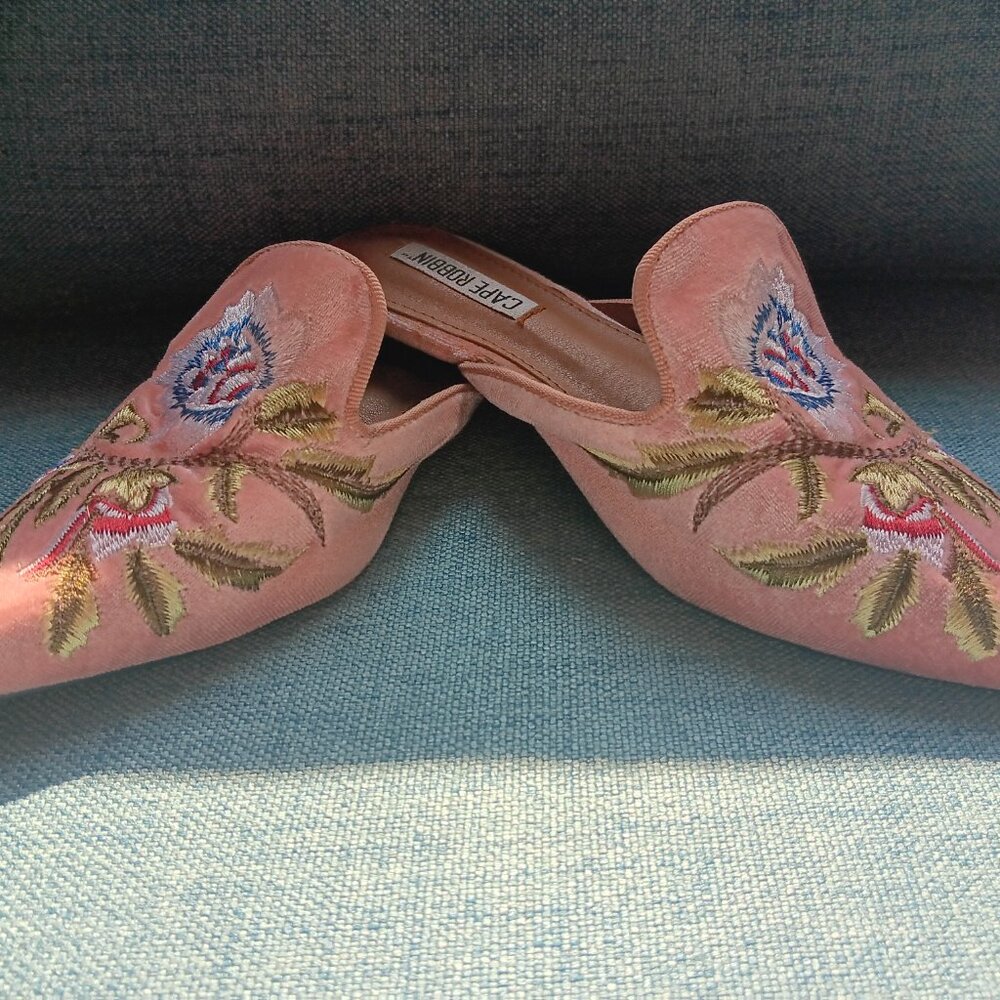 CAPE ROBBIN Pointed Toe Mule Flats, Pink Velvet, Floral Embroidery - Picture 8 of 14
